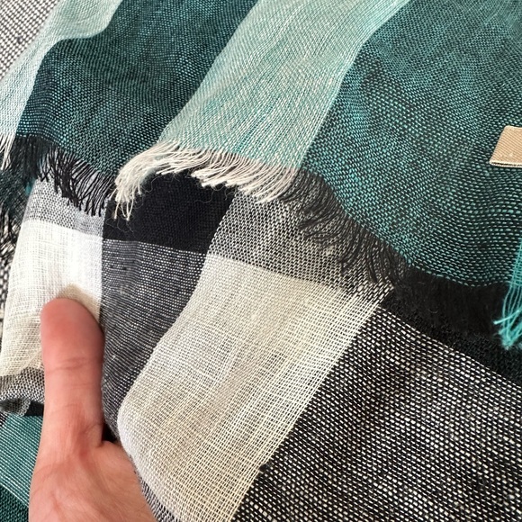 MWOT Burberry Blue Linen Scarf - Picture 5 of 5